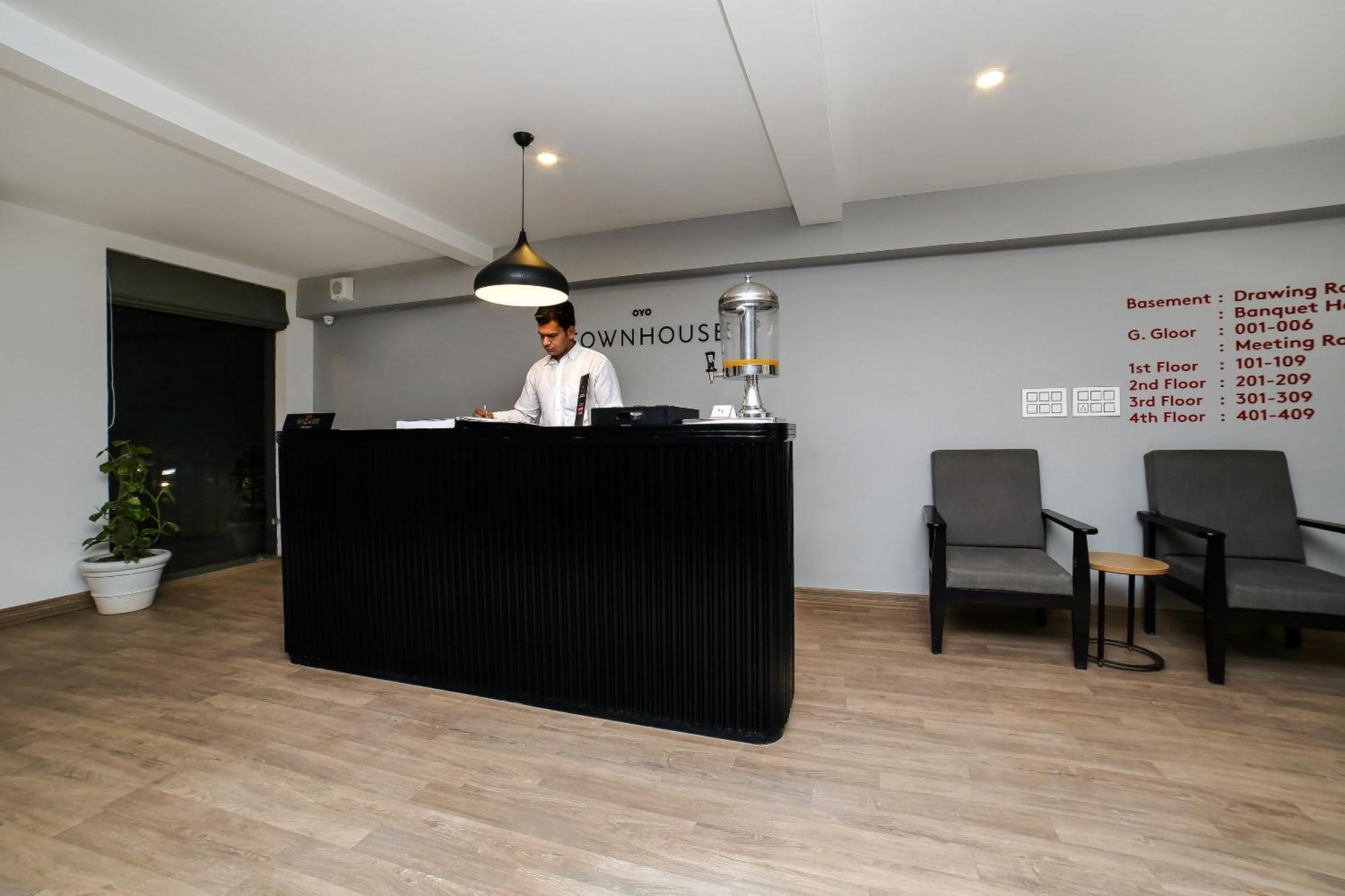 מלון גורגאון Townhouse Sohna Road 2 מראה חיצוני תמונה